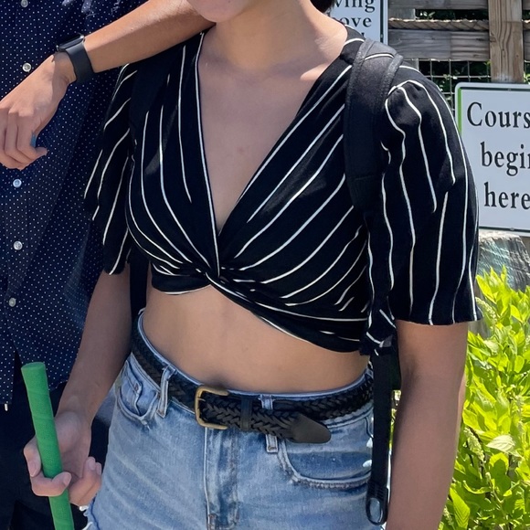 Abercrombie & Fitch Striped Tie Front Crop Top - Picture 3 of 6